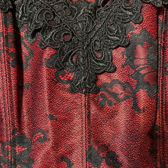 Fredericks of Hollywood Elegant Red with Black Lace Sweetheart Corset Sz 36 - Picture 4 of 8